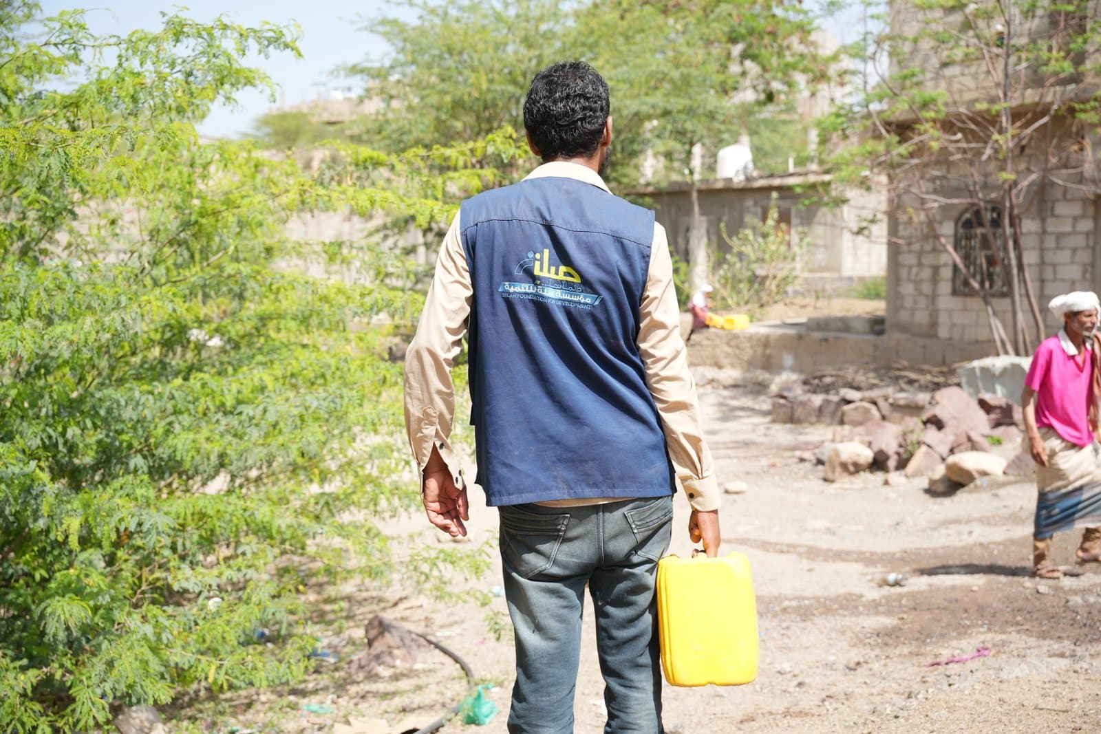 مشروع توزيع المياه الصالحة للشرب في الضالع عن ابناء صالح بابكر مارس ابريل مايو 2026م 3